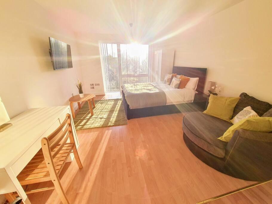 Contemporary Modern Studio Apartment - City Centre Бирмингам Екстериор снимка