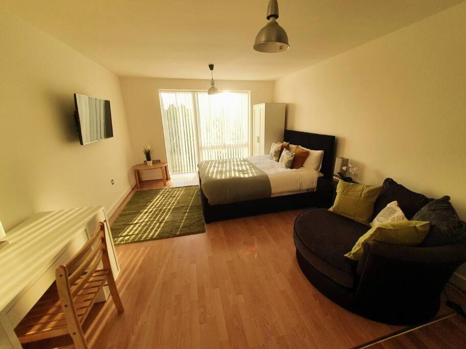 Contemporary Modern Studio Apartment - City Centre Бирмингам Екстериор снимка