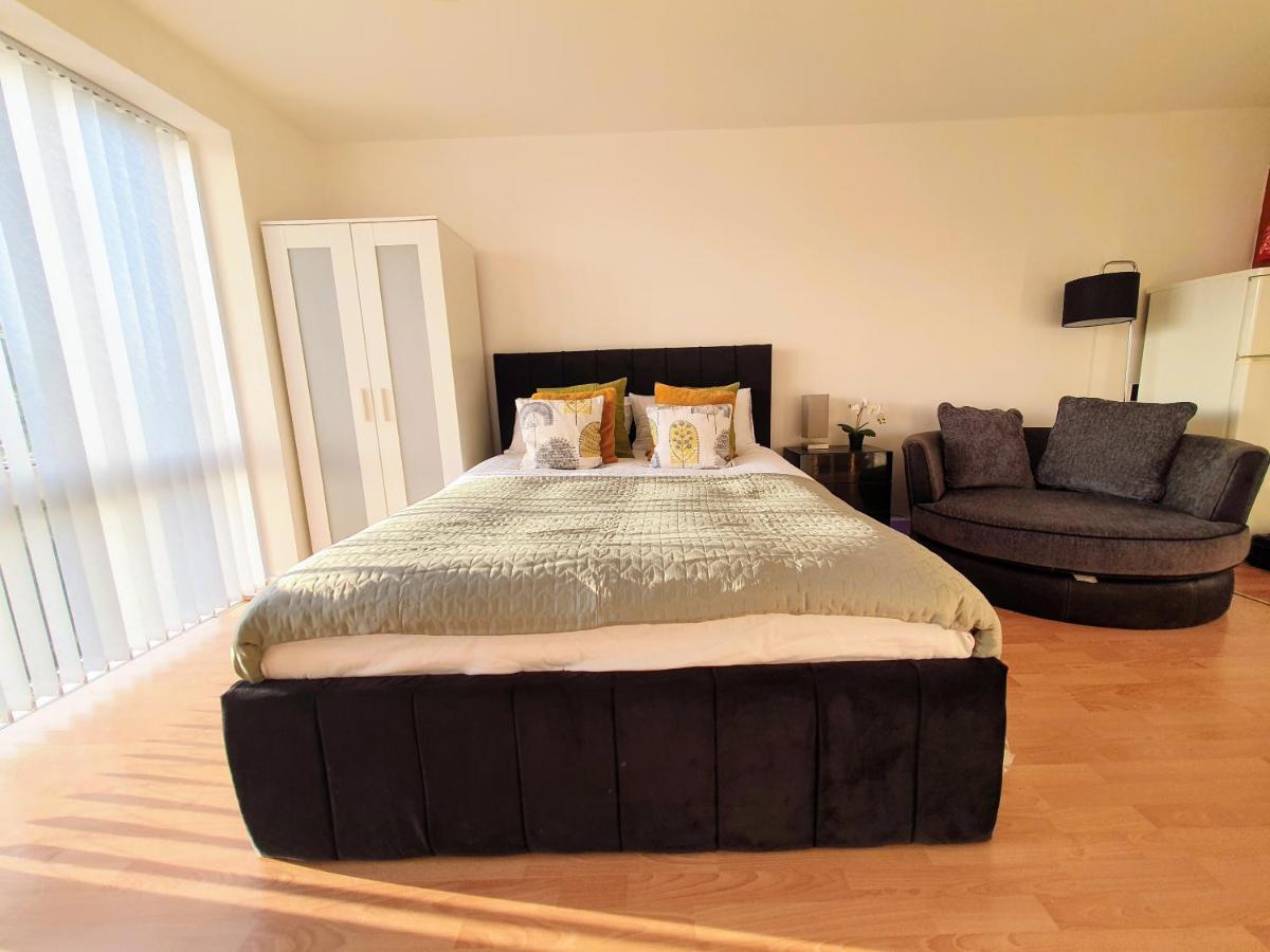 Contemporary Modern Studio Apartment - City Centre Бирмингам Екстериор снимка
