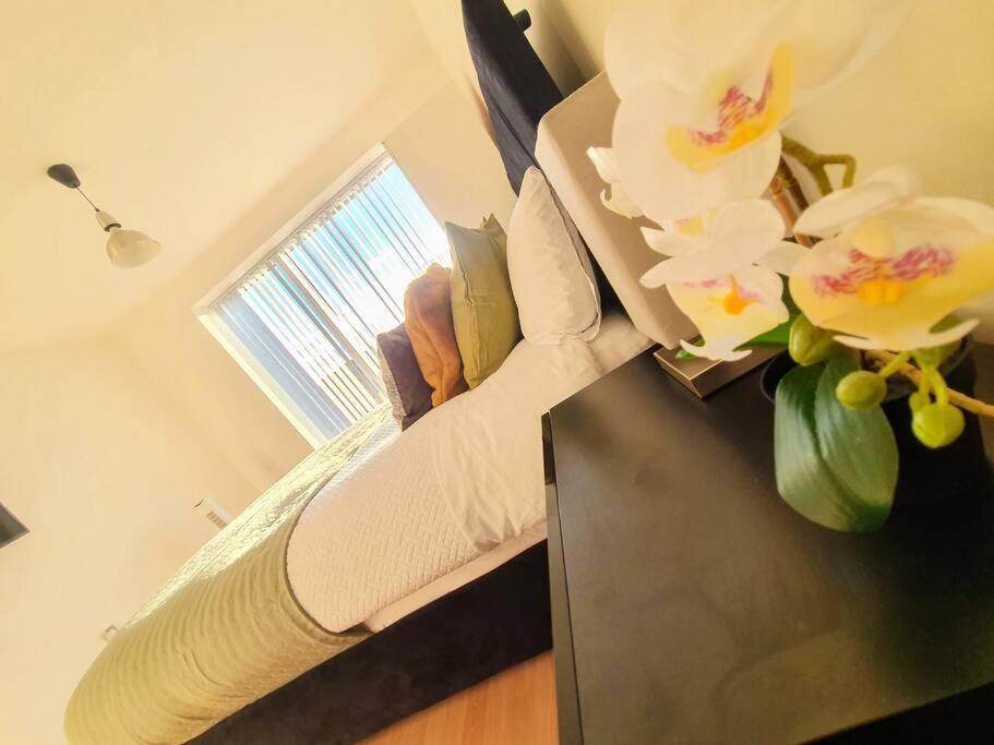 Contemporary Modern Studio Apartment - City Centre Бирмингам Екстериор снимка